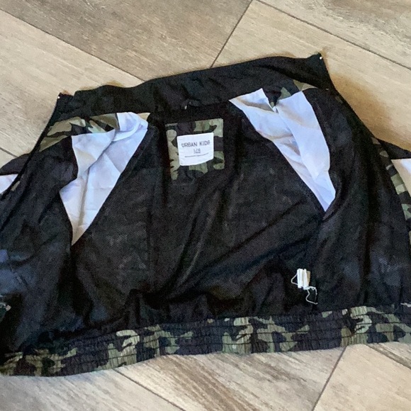 Camo white and black windbreaker from urban kids Size Large (14/16) - Picture 4 of 5